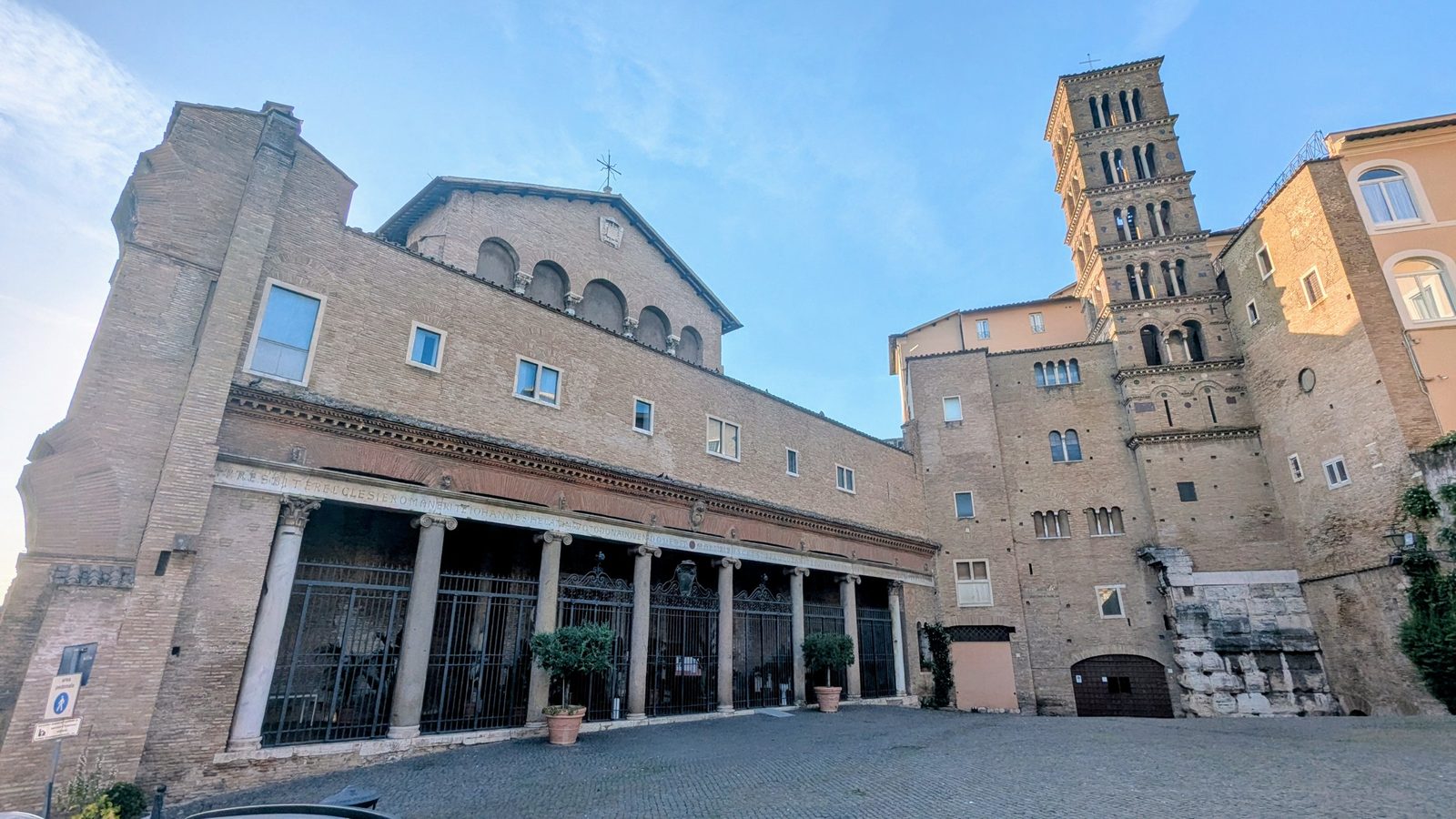 Chiesa di Giovanni e Paolo / Case Romane del Celio