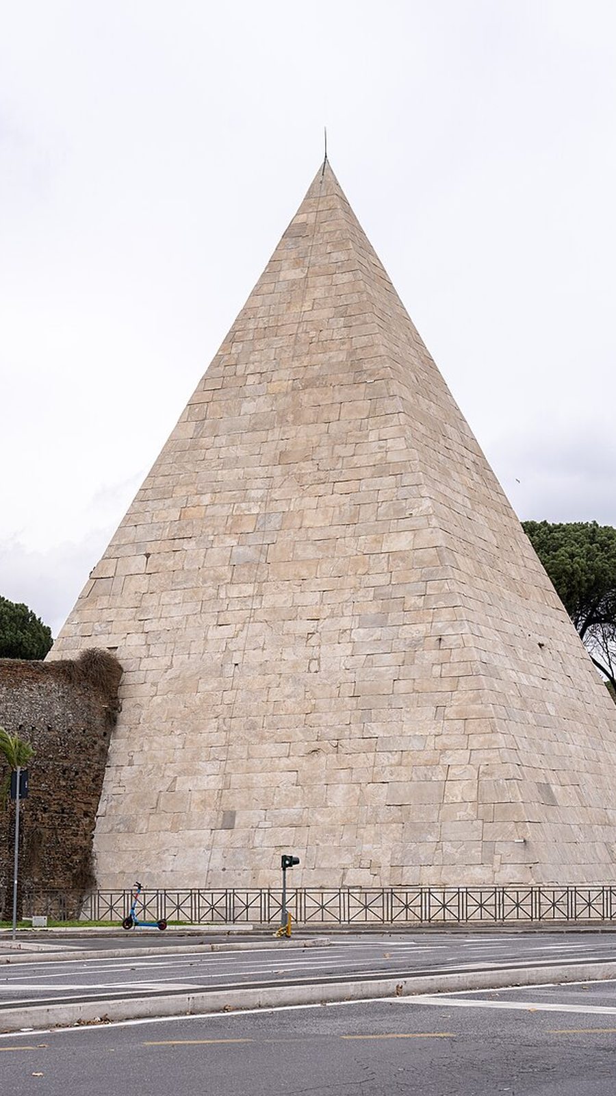 Piramide Cestia